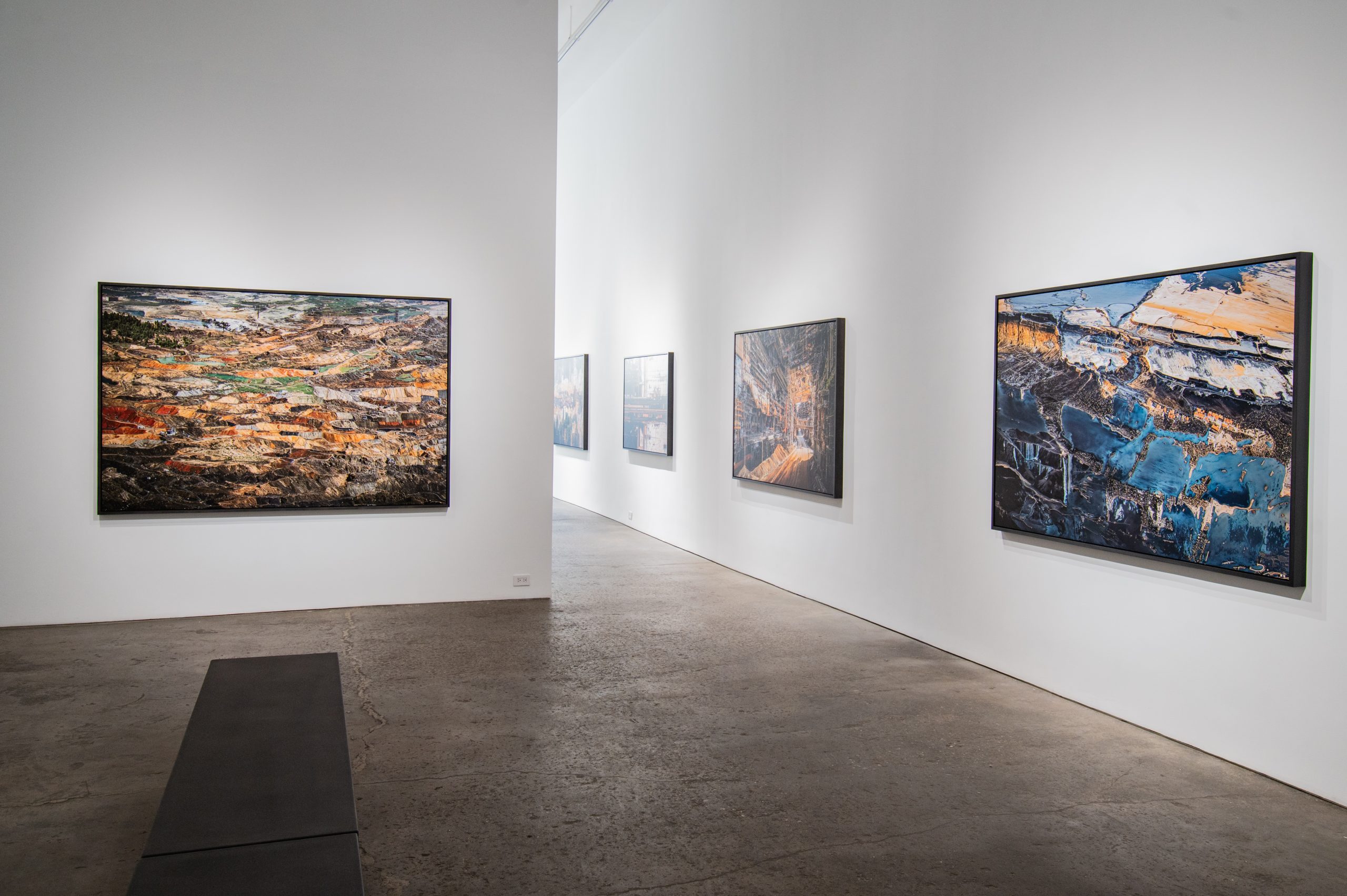 Burtynsky ve Avcıoğlu’nun Çığır Açan Yapay Zekâ Sergisi New York’ta Açıldı 5 HEFTGALLERY PHOTOBY@LARUFOTO LUISRUIZ SEPT 2025 0002 scaled