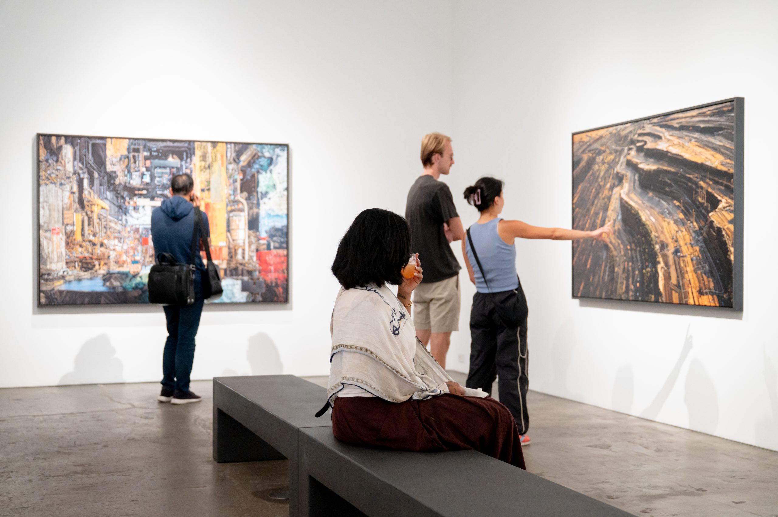 Burtynsky ve Avcıoğlu’nun Çığır Açan Yapay Zekâ Sergisi New York’ta Açıldı 8 HEFTGALLERY PHOTOBY@LARUFOTO LUISRUIZ SEPT 2025 0006 scaled