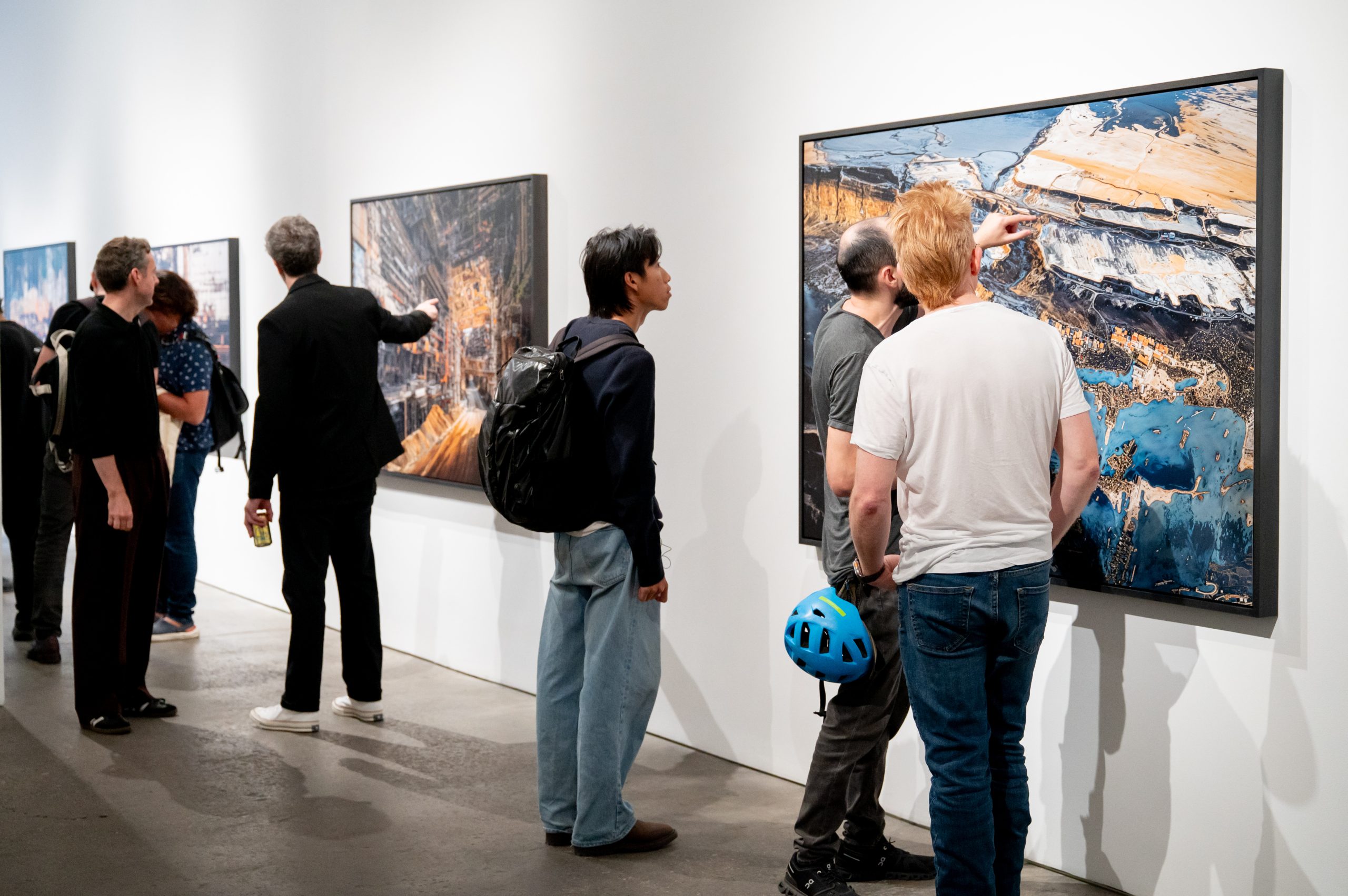 Burtynsky ve Avcıoğlu’nun Çığır Açan Yapay Zekâ Sergisi New York’ta Açıldı 3 HEFTGALLERY PHOTOBY@LARUFOTO LUISRUIZ SEPT 2025 0009 scaled