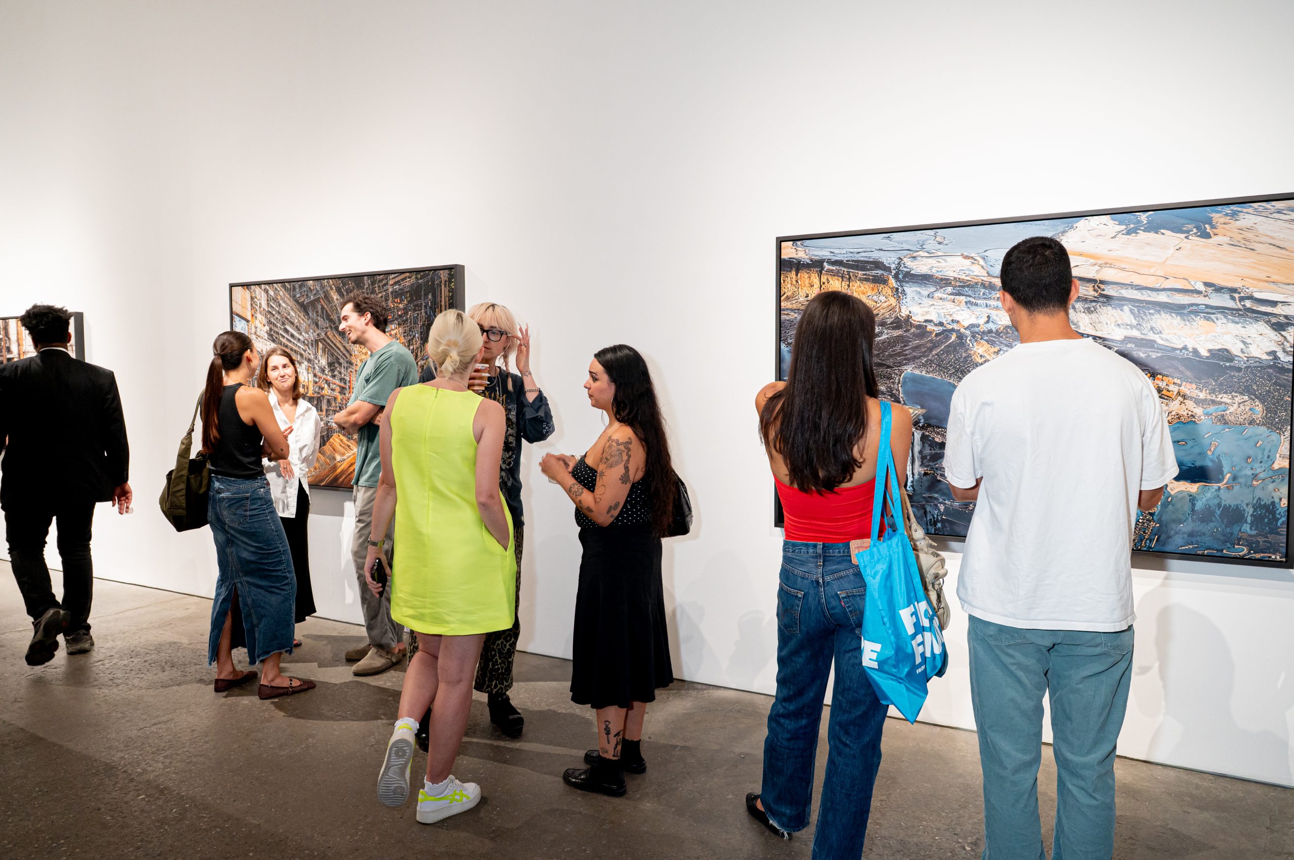 Burtynsky ve Avcıoğlu’nun Çığır Açan Yapay Zekâ Sergisi New York’ta Açıldı 4 HEFTGALLERY PHOTOBY@LARUFOTO LUISRUIZ SEPT 2025 0194 scaled