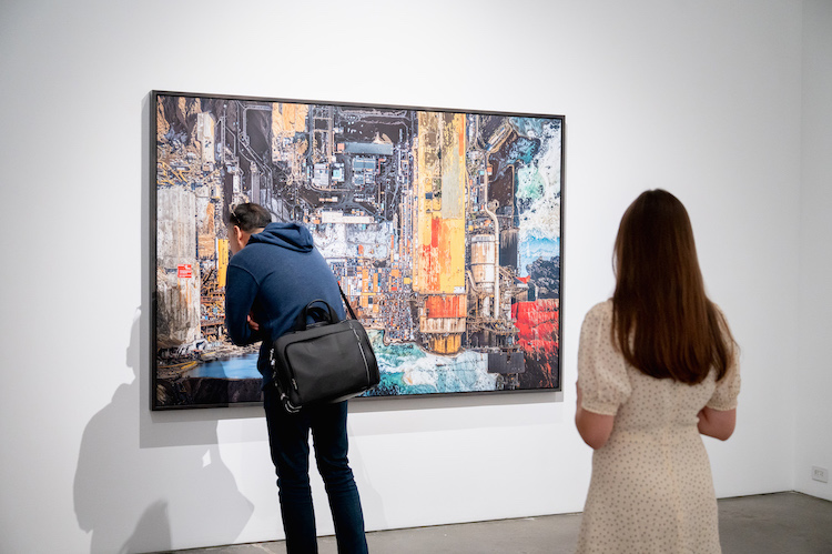 Burtynsky ve Avcıoğlu’nun Çığır Açan Yapay Zekâ Sergisi New York’ta Açıldı 7 burtynsky ve avcioglunun cigir acan yapay zeka sergisi new yorkta acildi